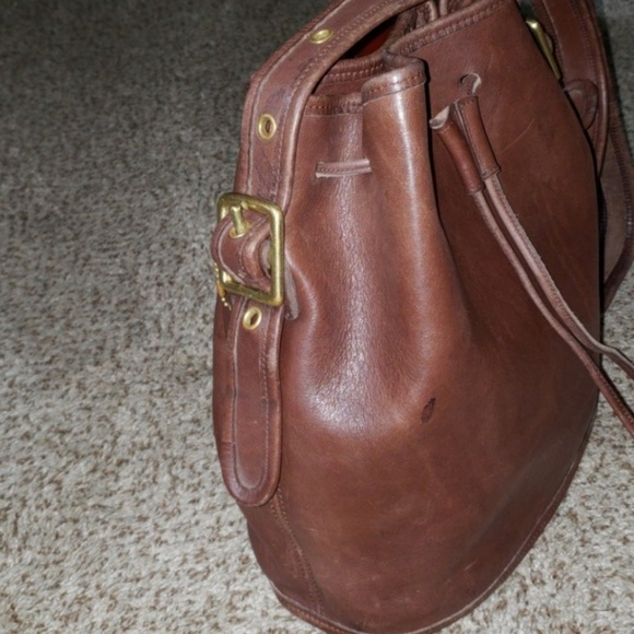 COACH BUCKET BAG #9952. - Picture 3 of 8